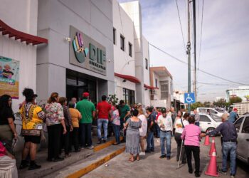 Más de 700 personas acuden a registro de apoyos de lentes y aparatos auditivos en DIF Culiacán