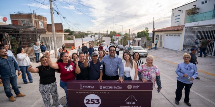 Juan de Dios Gámez impulsa justicia social en la colonia Amado Nervo con 6 calles; inversión supera los 34 mdp