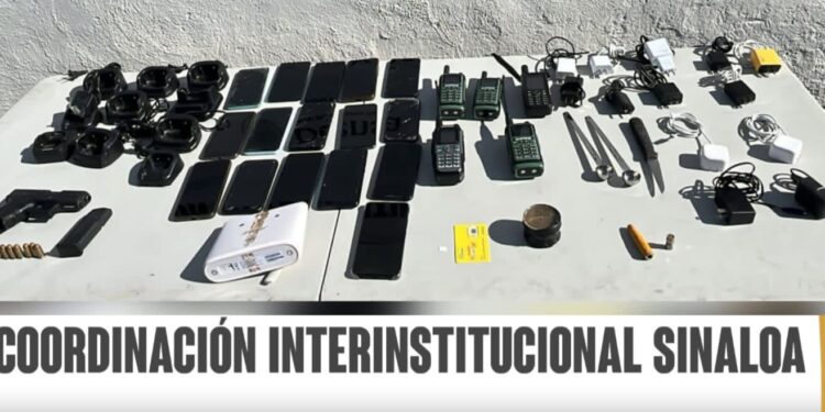 En la revisión de este jueves al Centro Penitenciario Aguaruto, se aseguró un arma corta, radios, celulares y demás objetos