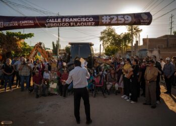 Juan de Dios Gámez lleva pavimentación a la Guadalupe Victoria; suma más de mil mdp en 403 calles