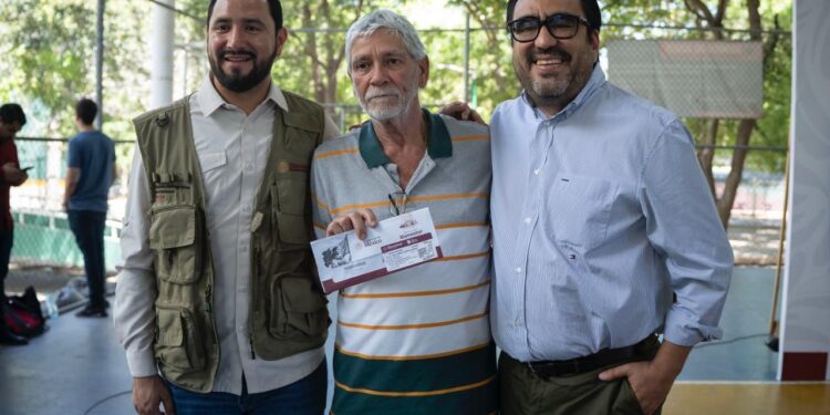 Más de mil adultos mayores recibieron la tarjeta de Pensiones del Bienestar; “es importante que estos programas sigan”