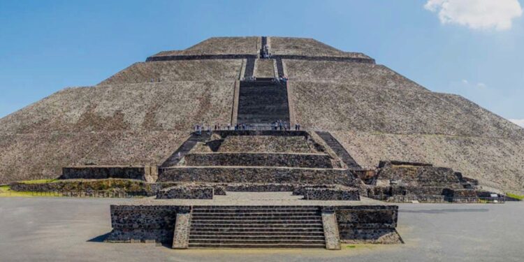 Ataque armado en Teotihuacán deja una mujer muerta y varios heridos; agresor se suicida