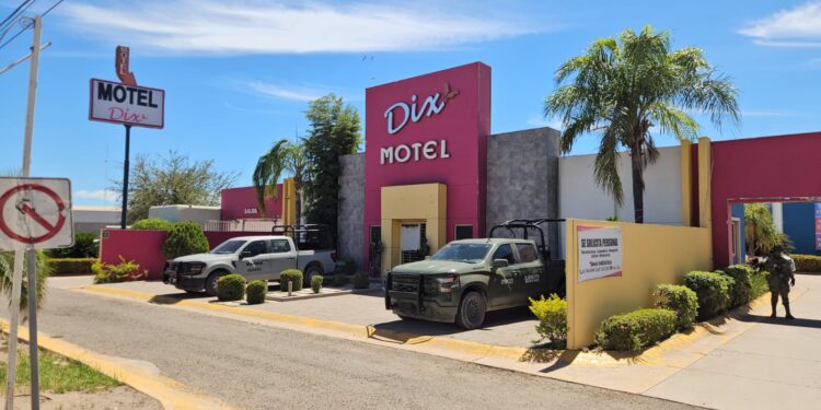 Operativo conjunto de la Sedena, Semar y Fiscalía en Motel Dix por posible caso de privación ilegal de la libertad en Culiacán