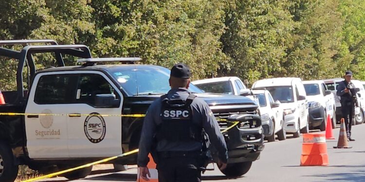 Hallan dos cuerpos sin vida en carretera Culiacán-Eldorado