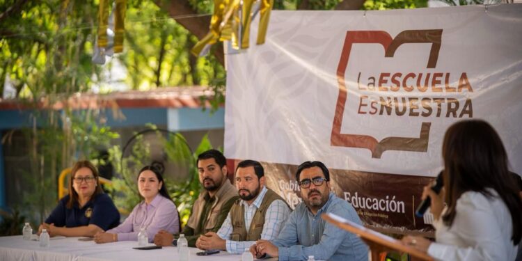 “Nosotros le apostamos mucho a mejorar las instalaciones de los planteles educativos”: Juan de Dios Gámez a la comunidad escolar del CAM 24