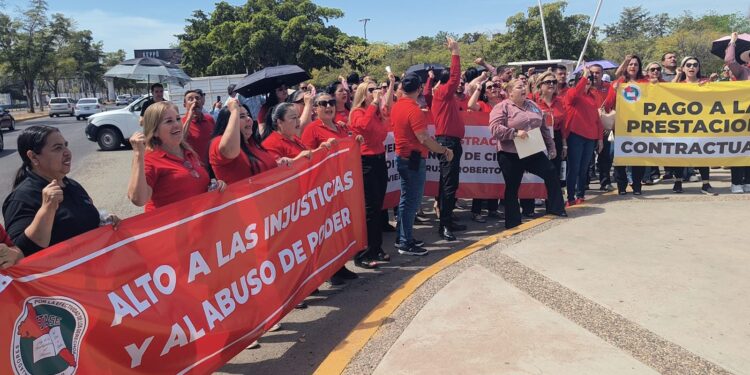Trabajadores del Centro de Ciencias y CONFIE salen a protesta por incumplimientos laborales