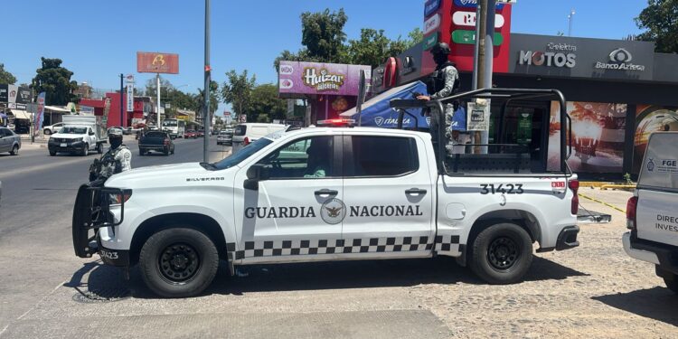 Persecución y balacera en Culiacán: Una policía de tránsito lesionada y vehículos sospechosos asegurados