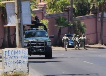 Detienen a dos jóvenes, presuntos delincuentes, tras persecución y choque frente al Residencial Ventanas