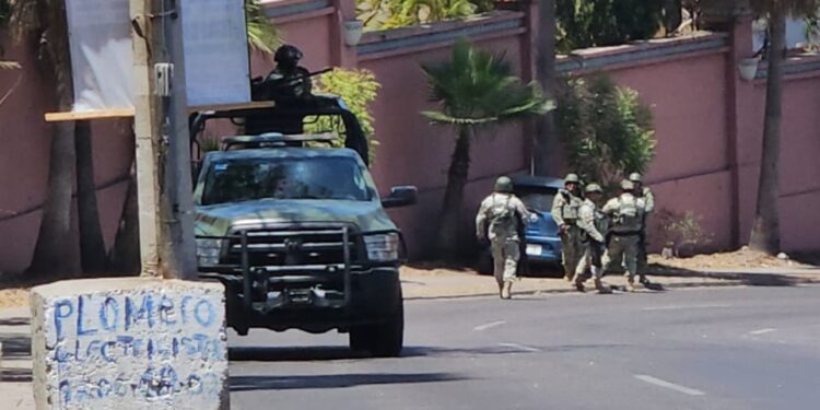 Detienen a dos jóvenes, presuntos delincuentes, tras persecución y choque frente al Residencial Ventanas