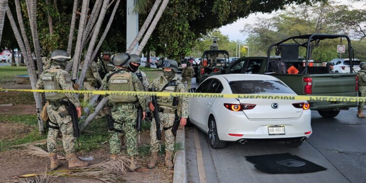 Una intensa persecución policiaca terminó con el aseguramiento de armas en Culiacán