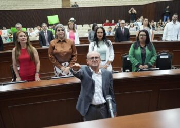 Aprueba Congreso de Sinaloa licencia del diputado Bernardino Antelo y toma protesta a su suplente Lauro Gallardo