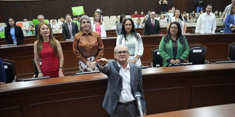Aprueba Congreso de Sinaloa licencia del diputado Bernardino Antelo y toma protesta a su suplente Lauro Gallardo