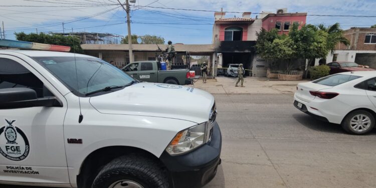 Vandalizan y queman vivienda en Culiacán; vehículo despojado es usado en el ataque