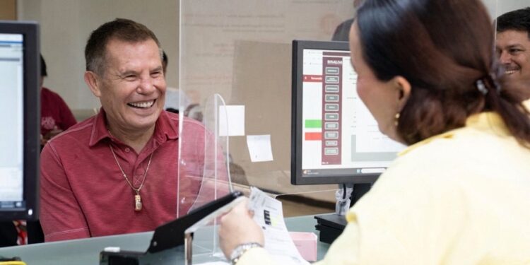 Julio César Chávez tramita su licencia permanente e invita a aprovechar este beneficio vigente en Sinaloa