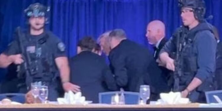 Trump es evacuado por disparos en la cena de corresponsales de la Casa Blanca; tirador es detenido