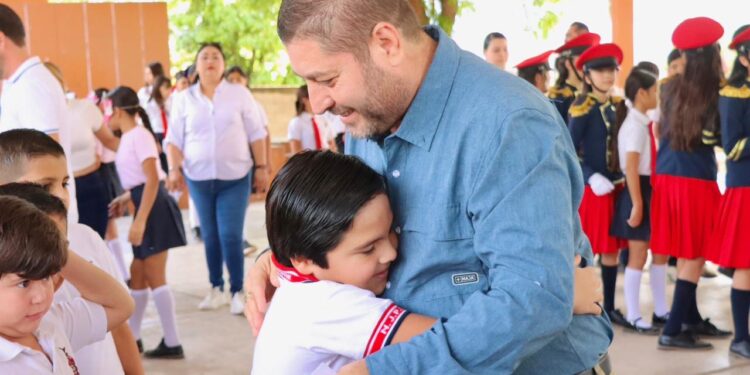 Escuelas de Badiraguato retoman clases sin contratiempos; José Paz López anuncia festejo por el Día del Niño