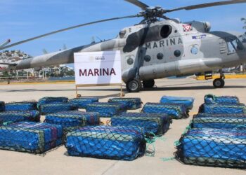 Marina Armada de México aseguró 26 paquetes con cocaína y capturo a dos presuntos narcos extranjeros en aguas del Océano Pacífico