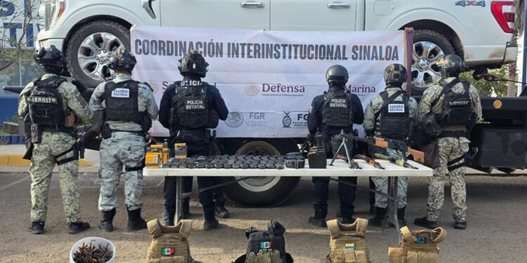 El Grupo Interinstitucional asegura armamento, equipo táctico y un vehículo blindado con sistema para arrojar ponchallantas