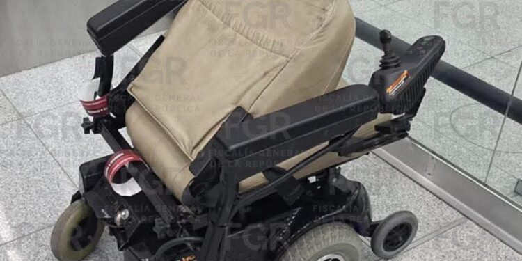 Trajo a México 8 kilos de cocaína en su silla de ruedas