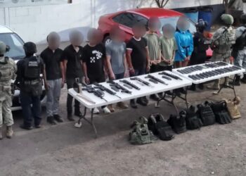 Detienen en Culiacán a 8 civiles; aseguraron 7 armas largas, cargadores y municiones