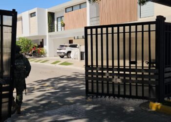 Vandalizan y roban vehículo en la colonia El Barrio: Impactan y prenden fuego a SUV tras despojo de vehículo