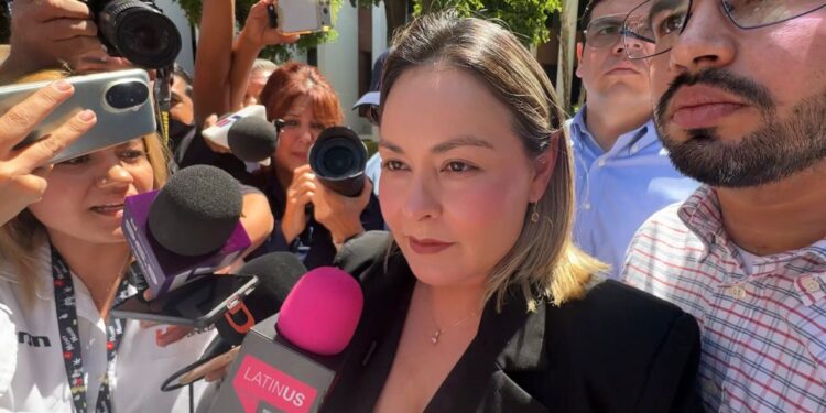 Yeraldine Bonilla afirma que “hay gobernabilidad” en Sinaloa en su primer encuentro con medios