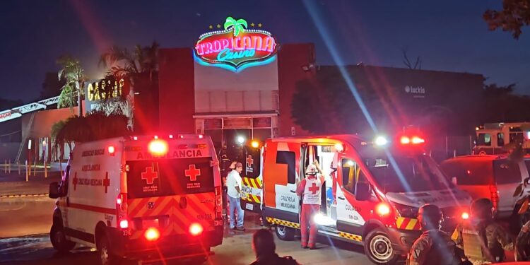 Incendio en el casino Tropicana de Culiacán moviliza a autoridades