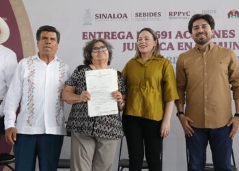 Gobernadora Yeraldine entregó títulos de propiedad que dan certeza jurídica a familias de Mocorito