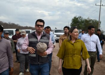 Supervisa Gobernadora Yeraldine construcción de carretera en Mocorito