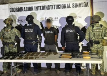 En posesión de armas largas, cargadores, cartuchos y un vehículo robado, un civil fue detenido por el Grupo Interinstitucional en Villa Juárez