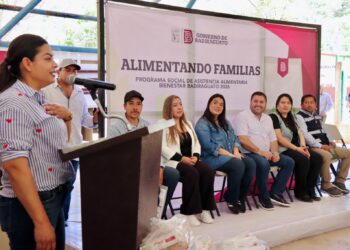 Alcalde de Badiraguato recorre comunidades serranas y hace entrega de harimasa en La Soledad