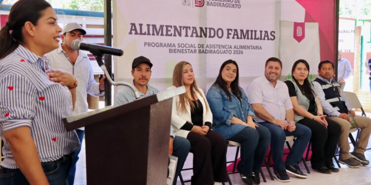 Alcalde de Badiraguato recorre comunidades serranas y hace entrega de harimasa en La Soledad