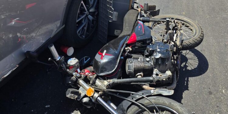 Motociclista resulta lesionado tras choque en Cañadas