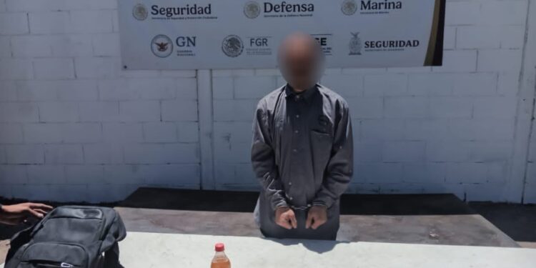 Un masculino presunto responsable del asalto a una farmacia fue detenido por el Grupo Interinstitucional, en Culiacán