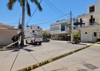 Atacan a balazos una de las casas del gobernador con licencia Rubén Rocha Moya en Culiacán