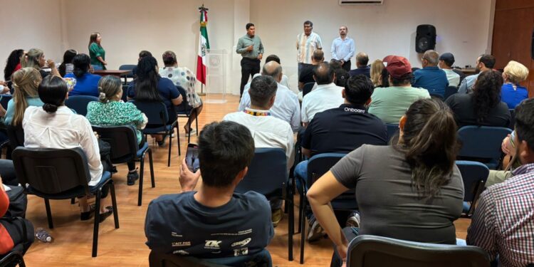 Fiscalía de Sinaloa brinda atención y orientación a comerciantes afectados por incendio en Plaza Fiesta Las Palmas
