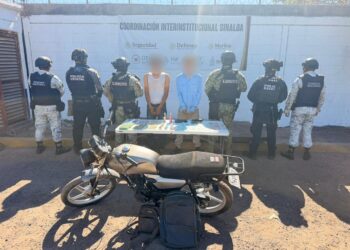 Grupo Interinstitucional detuvo a 2 civiles; les aseguraron armas cortas, cigarros con presunta droga, dinero en efectivo y una motocicleta