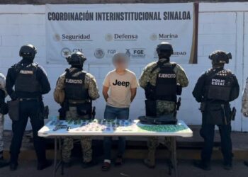 En atención a una denuncia anónima al 089, el Grupo Interinstitucional detuvo a un hombre armado y con dosis de presunta droga