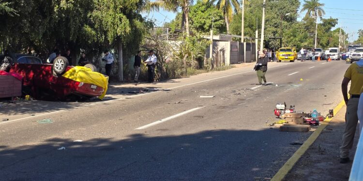 Trágico accidente en Navolato deja dos jóvenes muertos y una herida de gravedad