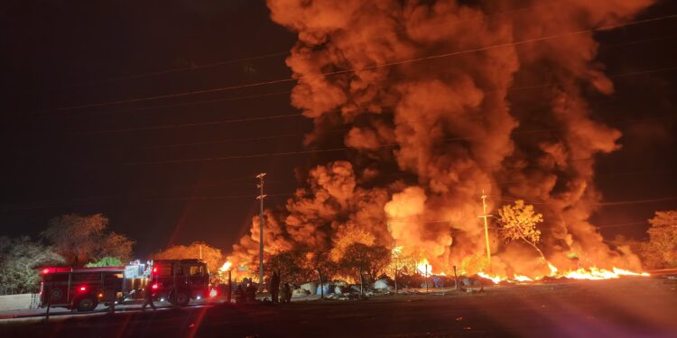 Incendio consume planta recicladora de plásticos en Culiacán; pérdidas millonarias y daños ecológicos