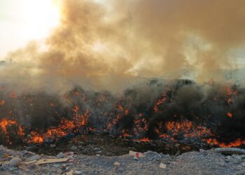 Fuerte incendio moviliza a bomberos en la zona del Piggy Back