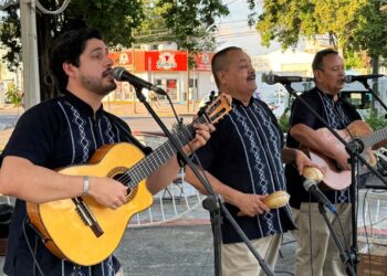 Trío Azteca Culiacán ofrece tarde de nostalgia y ritmo en el Parque Eustaquio Buelna