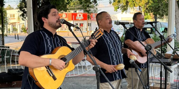 Trío Azteca Culiacán ofrece tarde de nostalgia y ritmo en el Parque Eustaquio Buelna