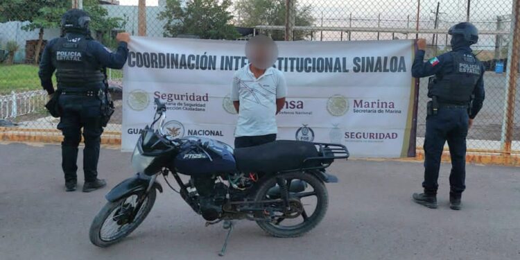 La Base de Operaciones Interinstitucional Navolato detuvo a un masculino que circulaba en una motocicleta robada
