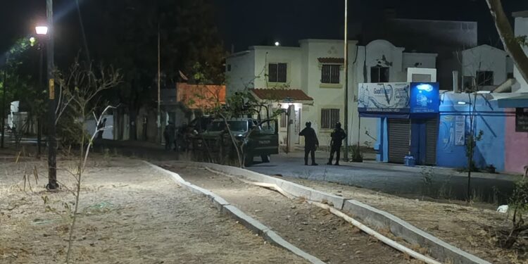 Enfrentamiento en Urbi Villas del Cedro deja cinco heridos y aseguran armas y una casa de seguridad