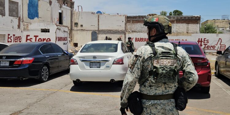 Ataque armado deja dos hombres heridos en edificio abandonado de Culiacán