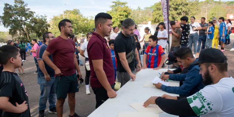 Mundialito Culiacán 2026 ya tiene selecciones listas; Ayuntamiento entrega uniformes a cerca de mil niñas y niños