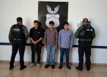 Detiene FGE a tres probables responsables de los delitos de homicidio agravado y feminicidio en Elota