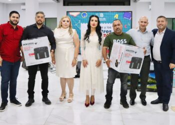 Alcalde de Badiraguato celebra a maestras y maestros en su día; reitera compromiso con la educación