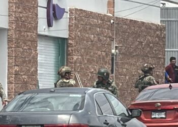 Atacan a balazos e intentan incendiar un negocio de préstamos en Culiacán